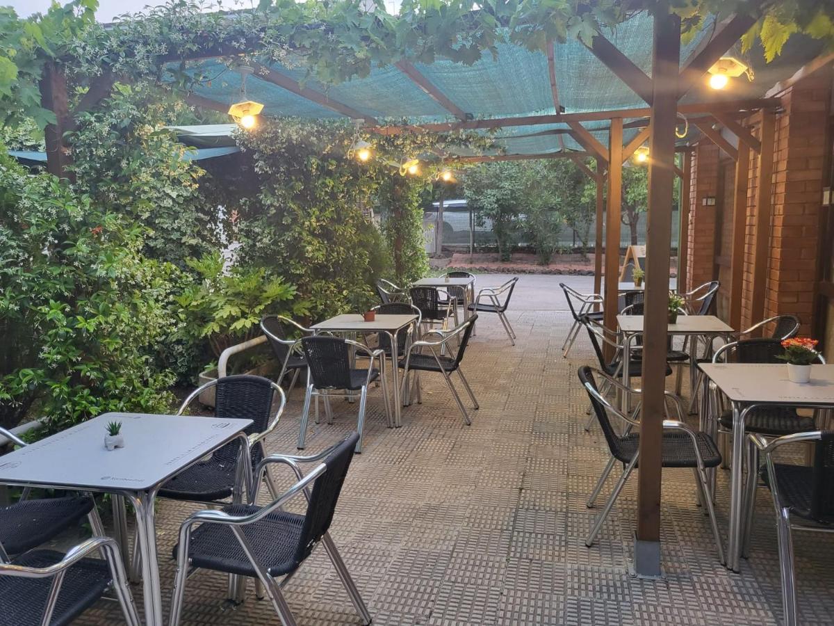 Alberg Restaurant Bellavista Santa Pau Bagian luar foto