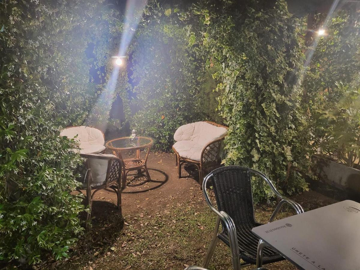 Alberg Restaurant Bellavista Santa Pau Bagian luar foto
