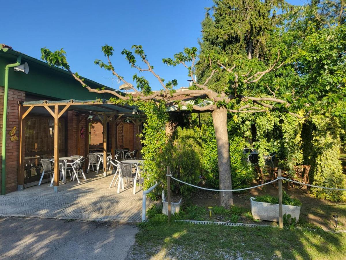 Alberg Restaurant Bellavista Santa Pau Bagian luar foto