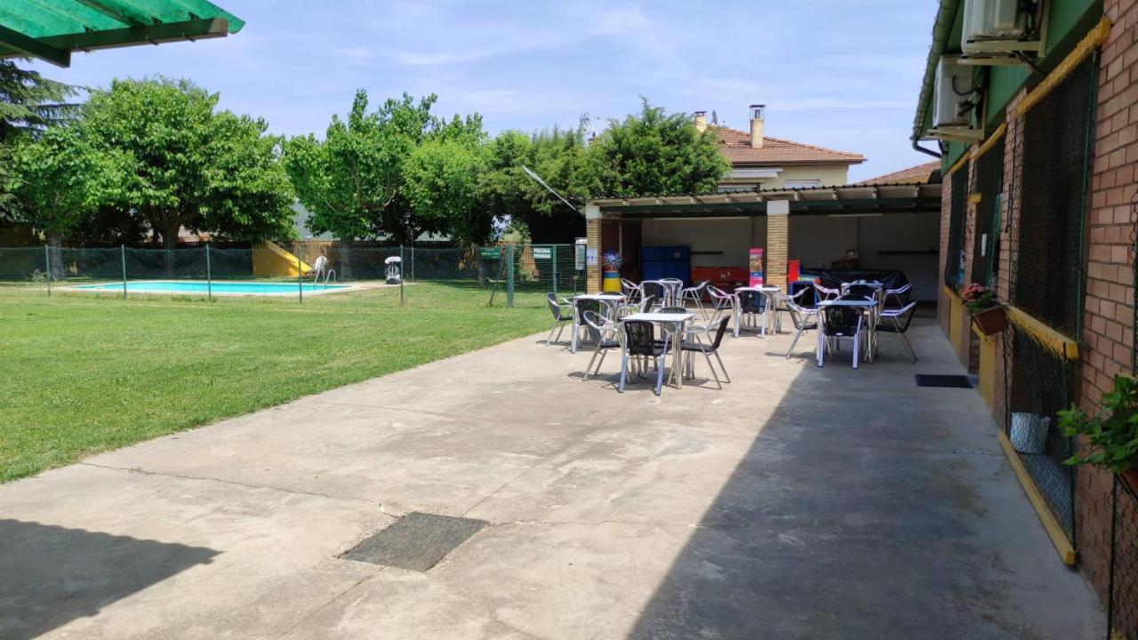Alberg Restaurant Bellavista Santa Pau Bagian luar foto